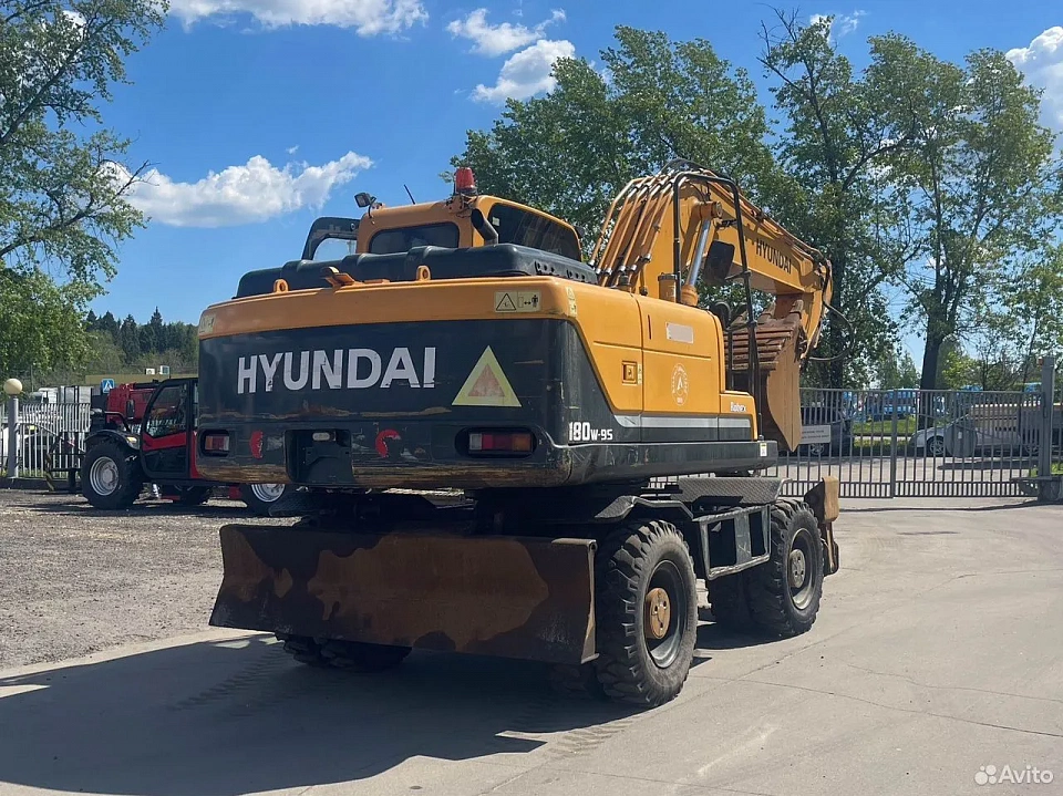 Hyundai R180W-9S, (б/у, 2019)