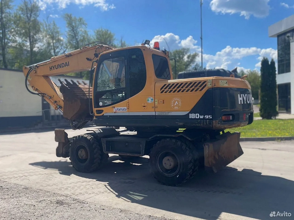 Hyundai R180W-9S, (б/у, 2019)